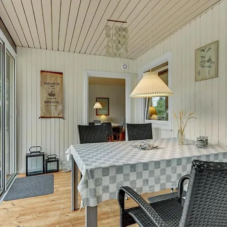 3 Bedroom Amazing In Prázdninový dům Aabenraa